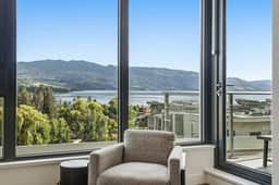 Bright 2BR Lake View Condo at Aqua, Kelowna - Image 5