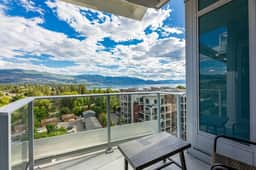 Bright 2BR Lake View Condo at Aqua, Kelowna - Image 4