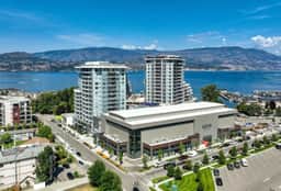 Bright 2BR Lake View Condo at Aqua, Kelowna - Image 2