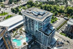 Penthouse with Unobstructed Lake & Mountain View - Image 2
