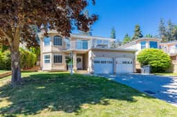 Mountain Views & Private Pool, Kelowna - Image 3