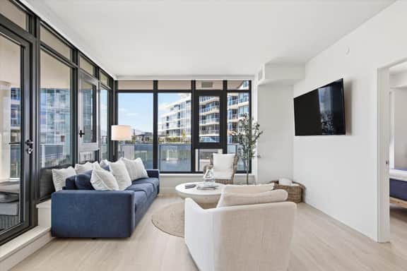 Aqua Waterfront Corner Unit, Lake & Sunset Views - Image 4