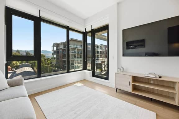 Bright 1BR at Aqua | Pool, Hot Tub & Lake Views - Image 2