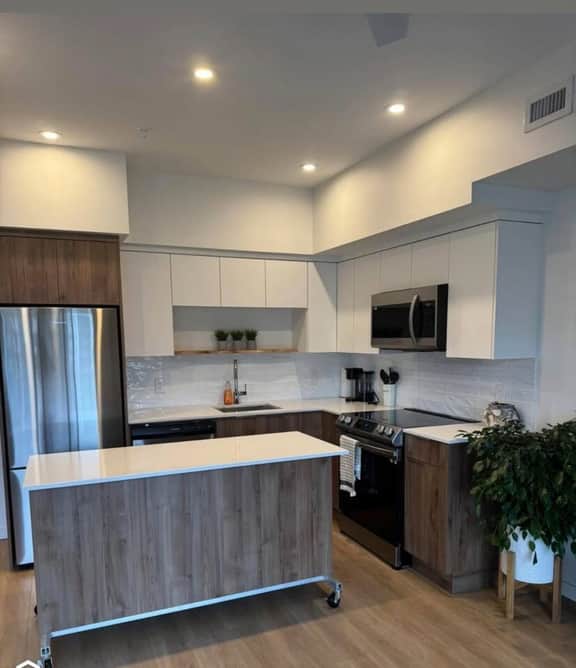 Stylish 2BR Condo, Downtown Kelowna, Balcony - Image 5