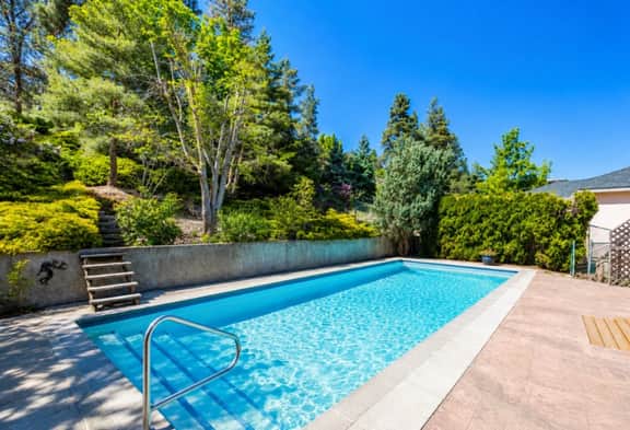Mountain Views & Private Pool, Kelowna - Image 2