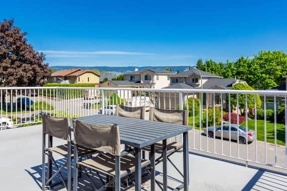 Mountain Views & Private Pool, Kelowna - Image 5