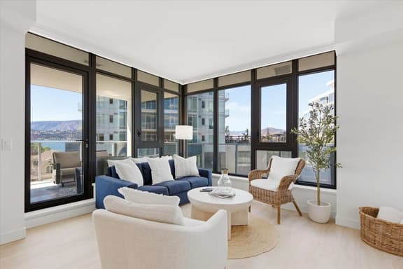 Aqua Waterfront Corner Unit, Lake & Sunset Views - Image 1