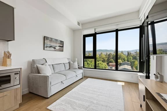 Bright 1BR at Aqua | Pool, Hot Tub & Lake Views - Image 1