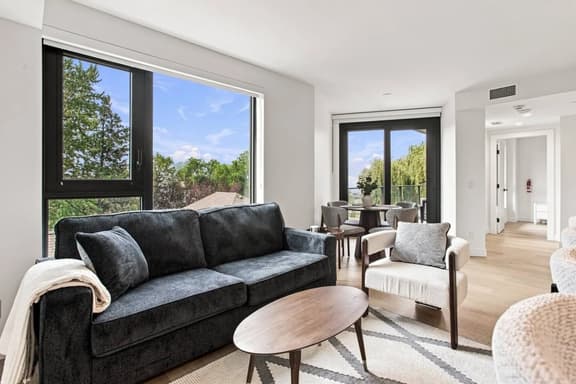 Lakeview Luxury at Aqua - Image 1