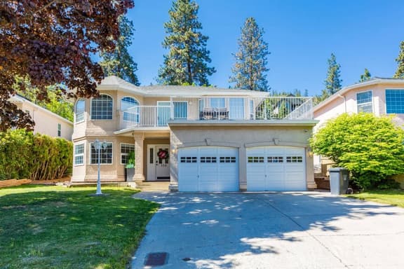Mountain Views & Private Pool, Kelowna - Image 1